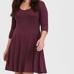 PURPLE WINE RIB FLUTED DRESS